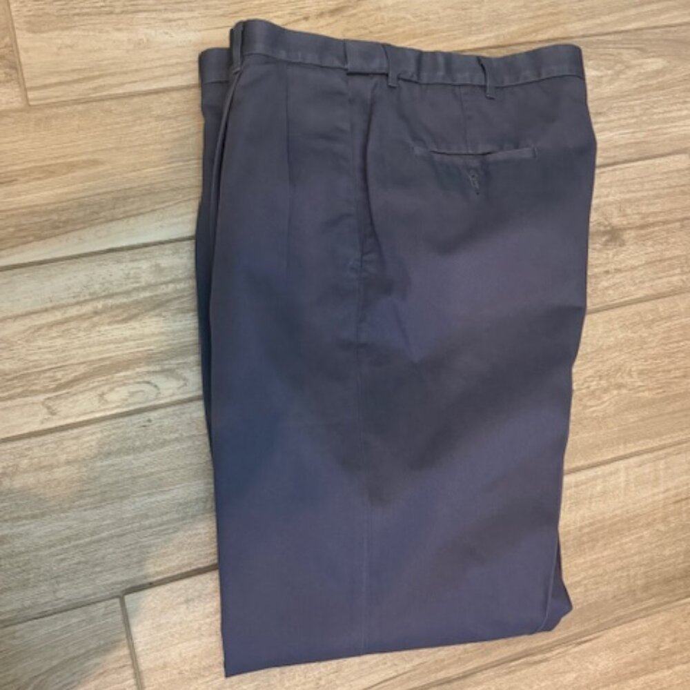 Haggar Pants Gray Pleated Front Classic Fit Expandable Waistband 36 x 34